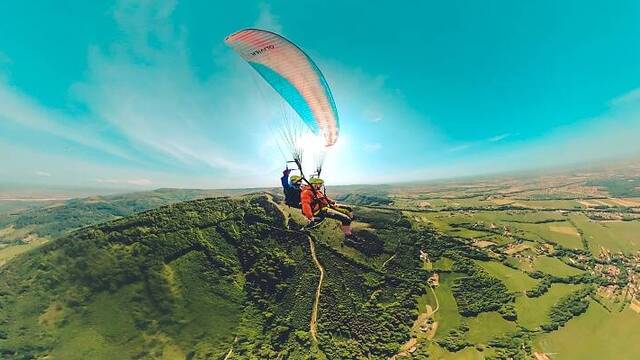 Tandem paragliding with free video recording